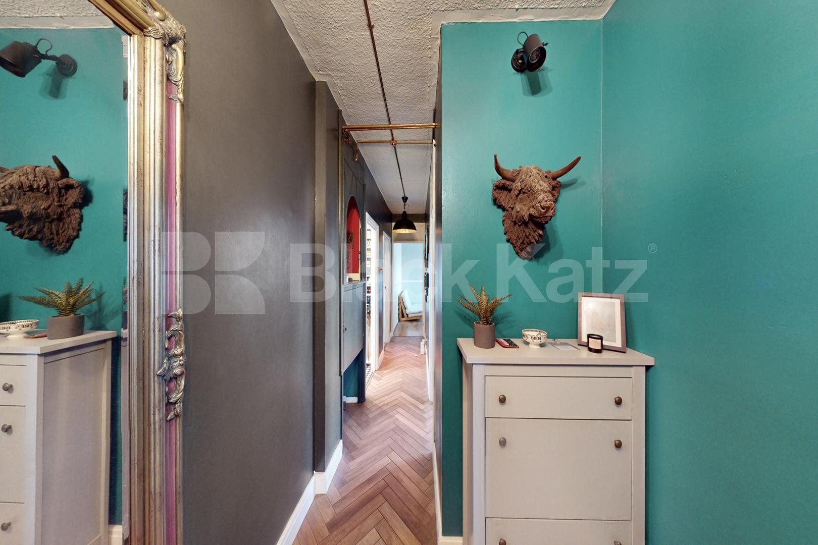 A very generous top floor apartment & superbly located   Neckinger Enid street , London Bridge / Bermondsey  